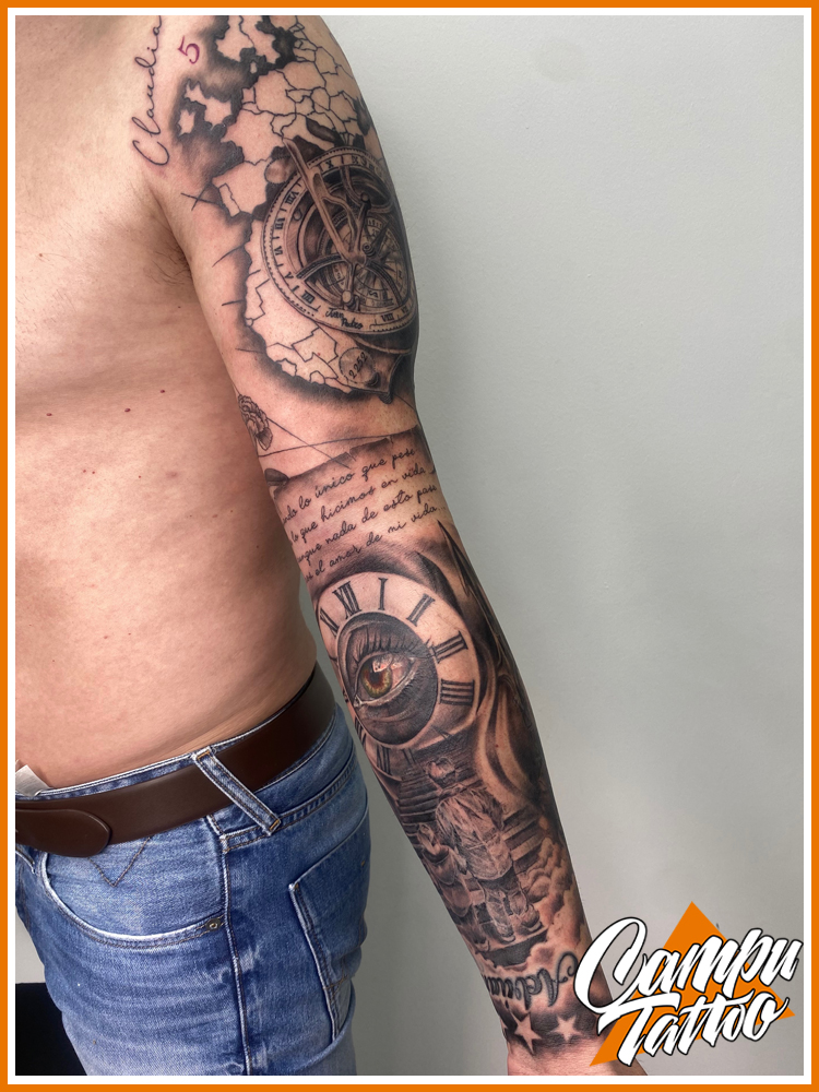 Brazo entero tatuado con esculturas en realismo